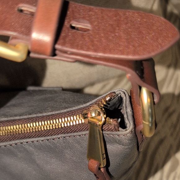 HOBO Grey Leather With Dark Brown Shoulder Strap - Nwot - Picture 6 of 14